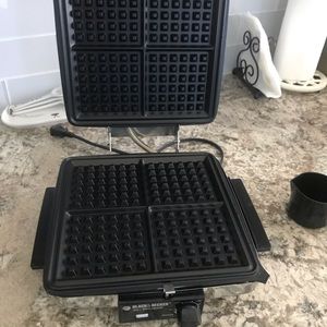 Black and decker waffle iron silver .